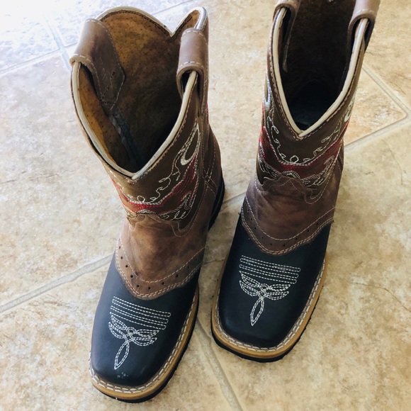 Boots - Picture 3 of 3